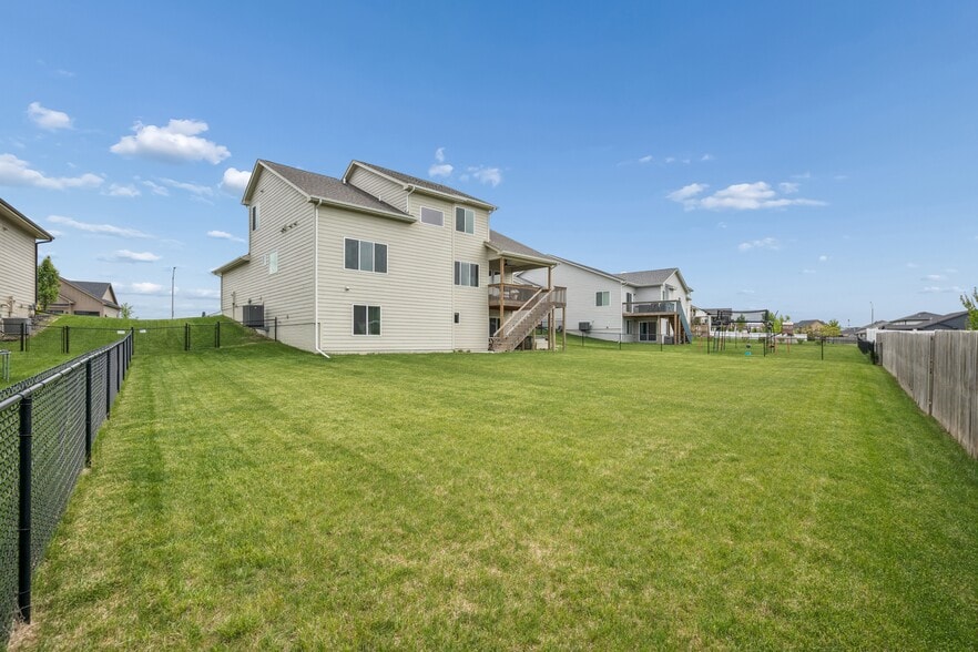 Building Photo - 2105 Timberview Dr