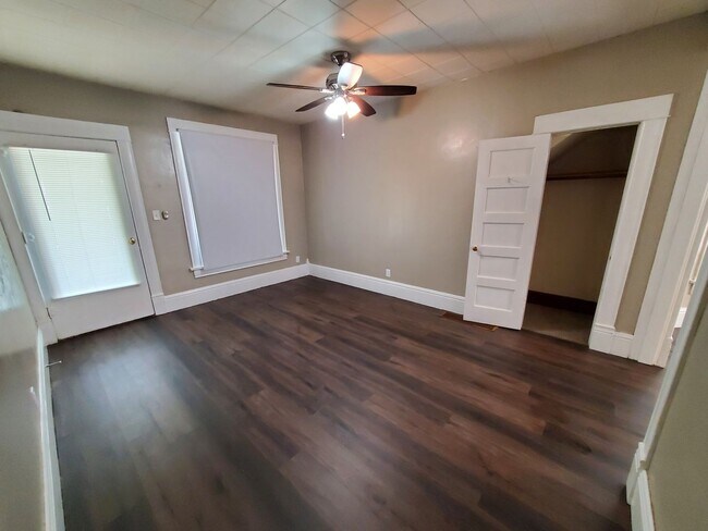 Building Photo - Remodeled 2 Bd with huge kitchen, dining room and living room