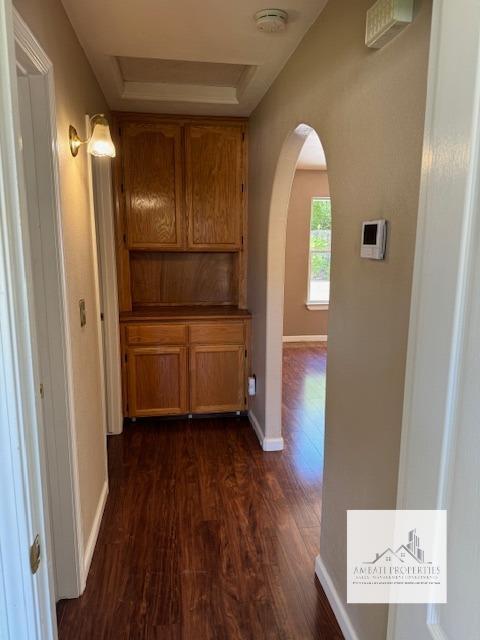 Building Photo - 7440 N Mansionette Dr