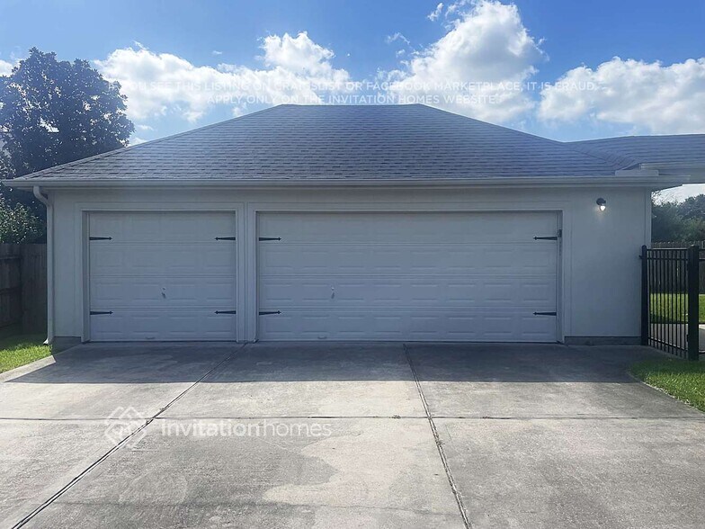 Building Photo - 16002 Maple Shores Dr