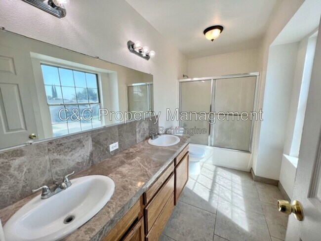 Building Photo - 5408 W Garland Ave