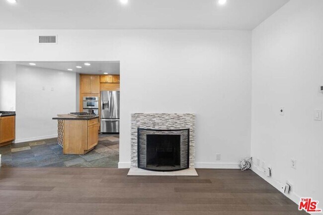Building Photo - 10453 Holman Ave