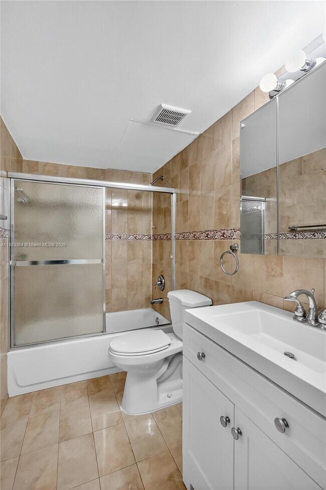 Building Photo - 10000 NW 80th Ct