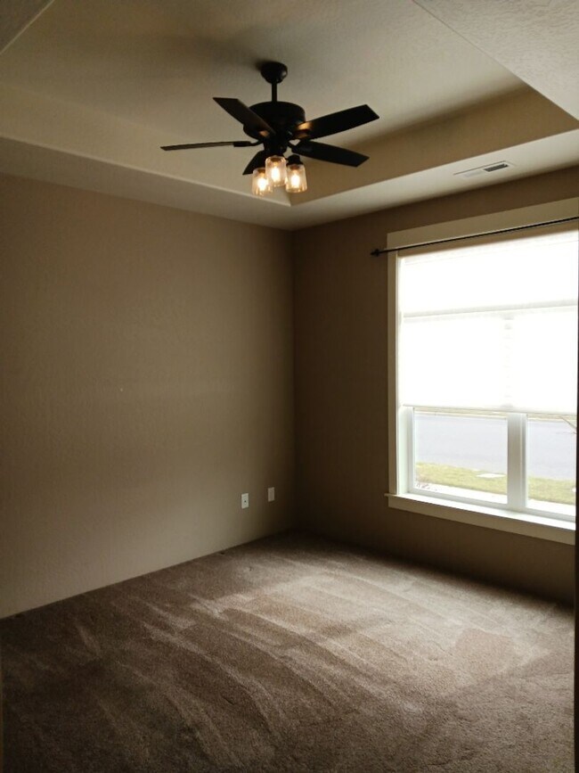 Building Photo - Charming 2 Bedroom, 2 Bathroom Cottage in Central Point