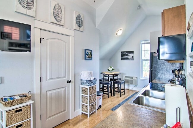Building Photo - 4208 Benepe St