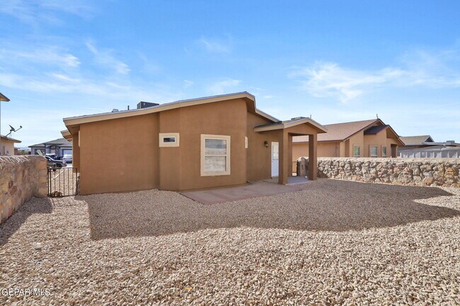 Building Photo - 3269 Maple Point Dr