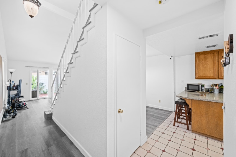 Building Photo - 12168 Mt Vernon Ave