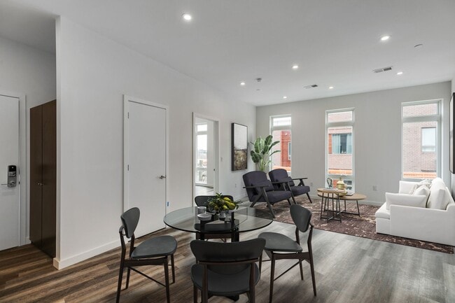 Building Photo - 2 Bedroom in Northern Liberties - Parking Available