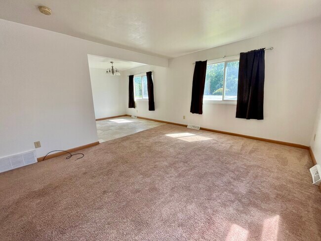 Building Photo - 4527 12th Ave