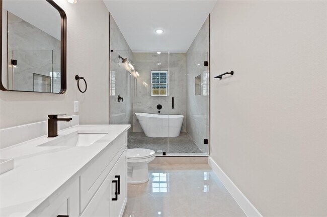 Building Photo - 2606 Piemonte Ave