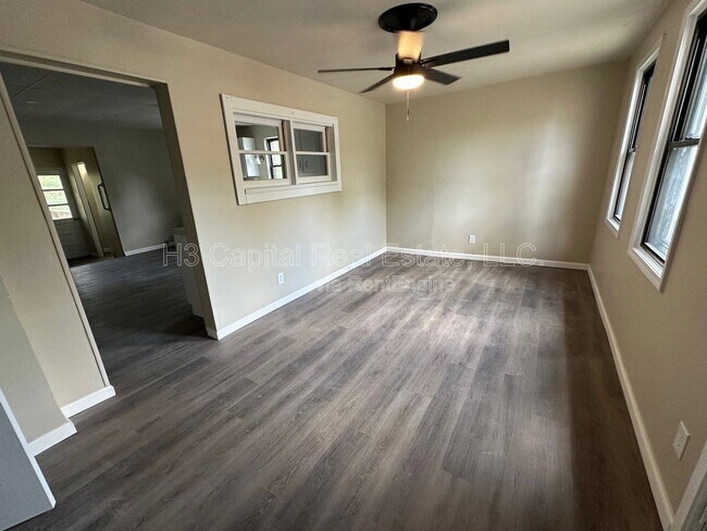 Building Photo - 1006 N 2nd St