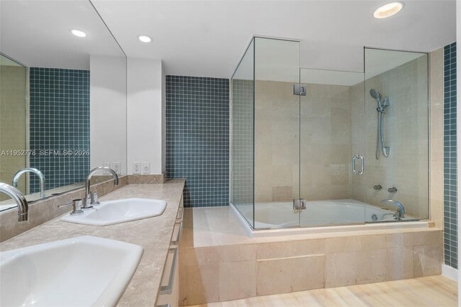 Building Photo - 2127 Brickell Ave