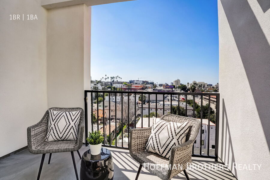 Building Photo - 224 N Alvarado St