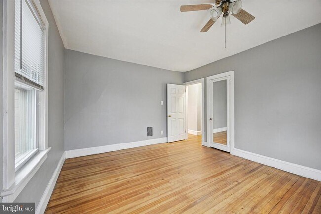 Building Photo - 407 N Broadway