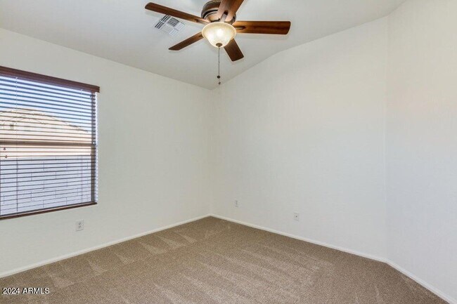 Building Photo - 2812 E Questa Dr