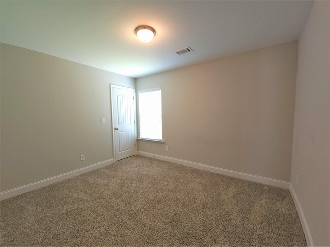Building Photo - 2138 Kinsale Ave