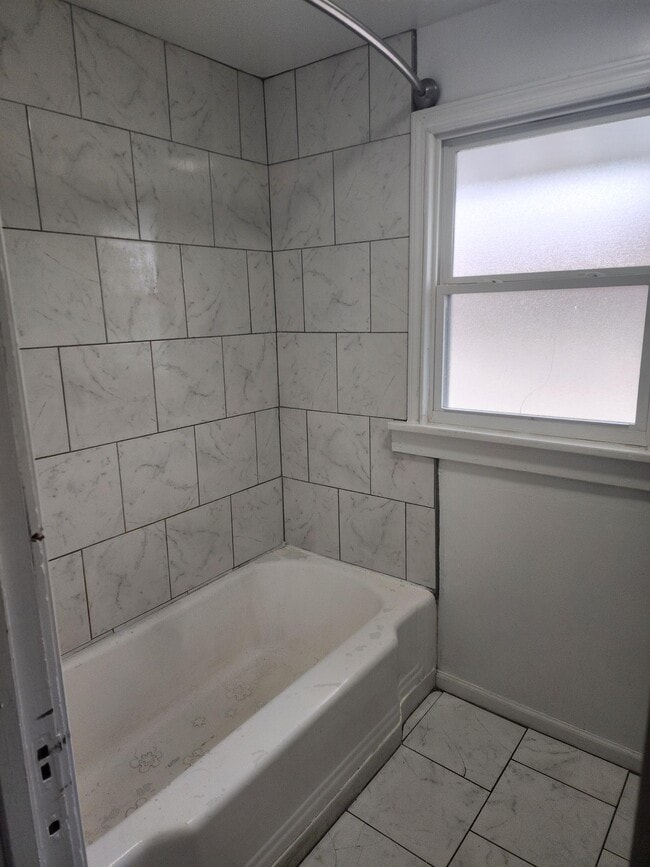 Building Photo - 35 Buffalo St