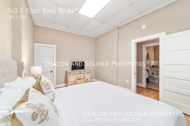 Building Photo - 740 E Fort King St