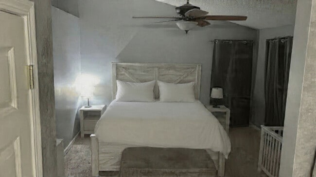 Building Photo - 5220 Holly Ln N