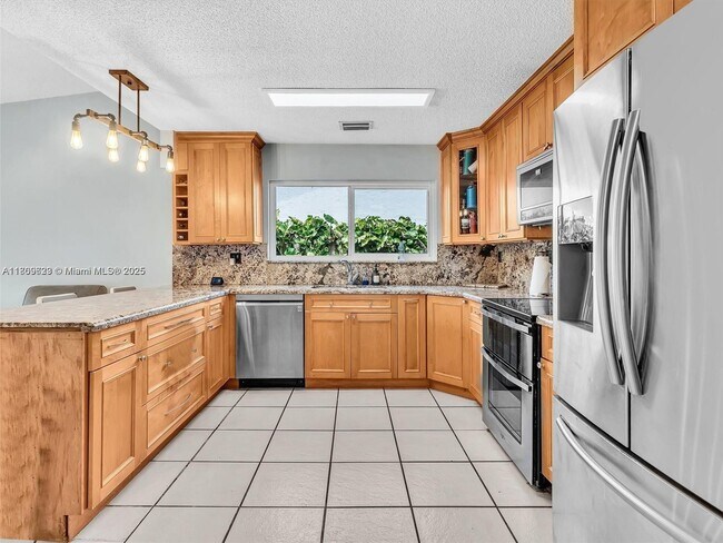 Building Photo - 11310 SW 58th Ct