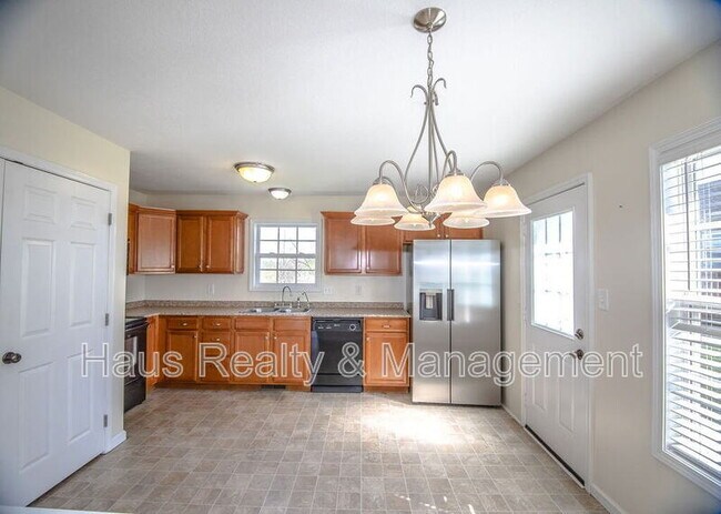 Building Photo - 955 Russet Dr