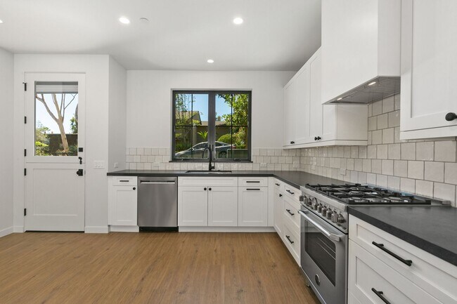 Building Photo - 28832 Shady Pl