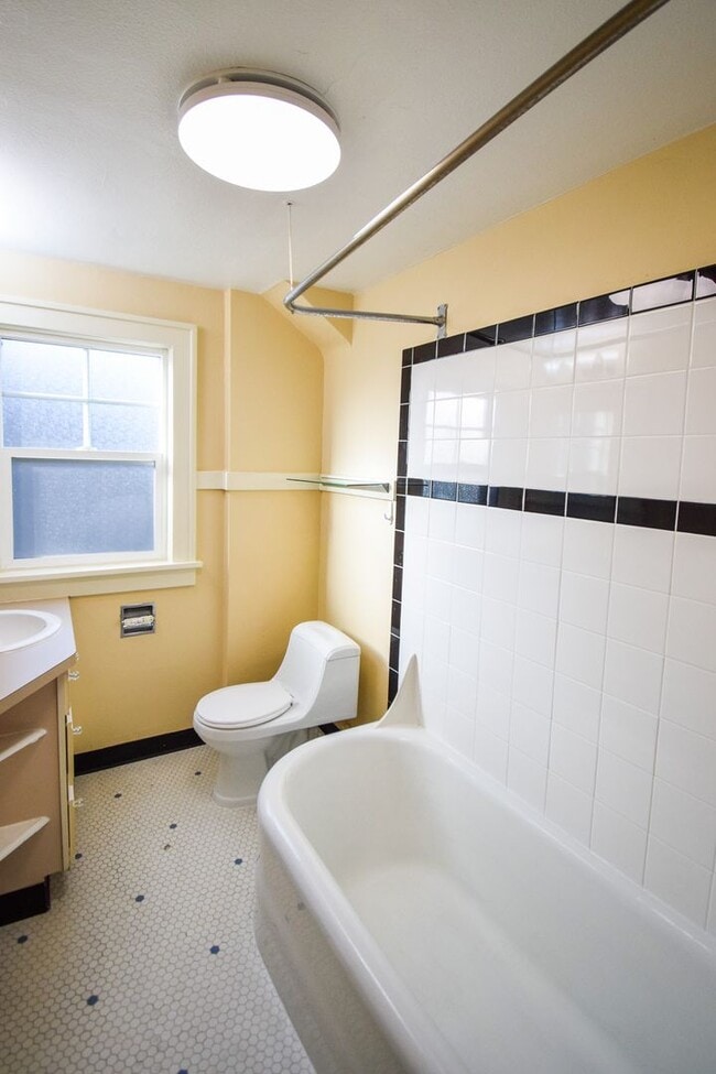 Building Photo - CLA2613-2615