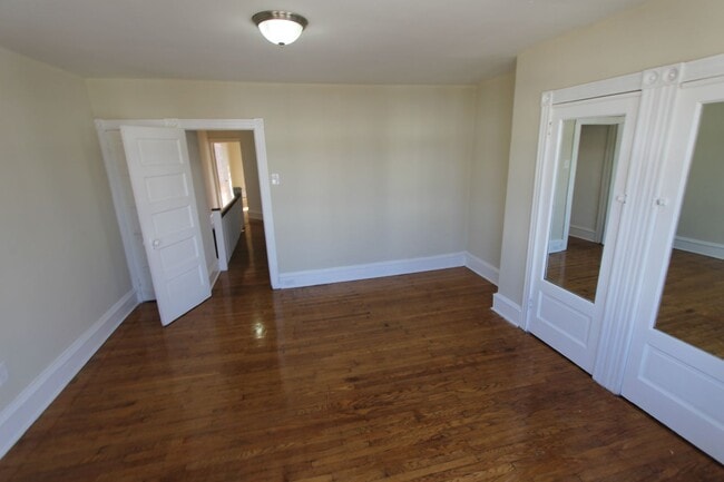 Building Photo - 124 W Pomona St