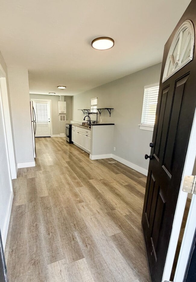 Building Photo - 2 Bedroom, 1 Bathroom Home