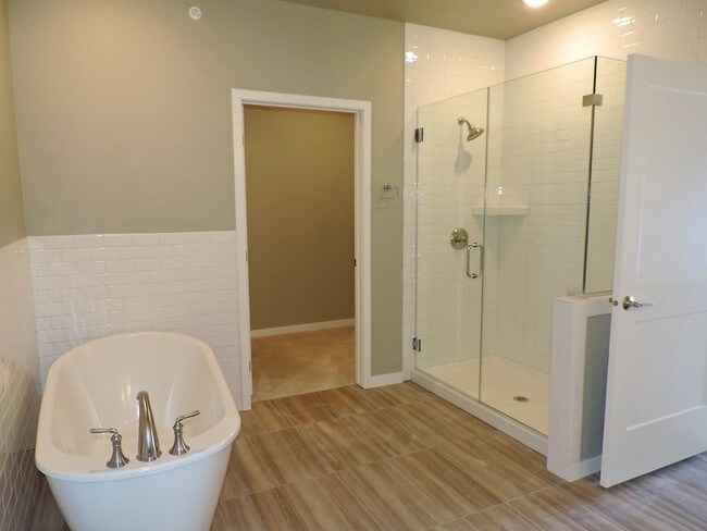 Building Photo - LUXURY CONDO - AVAILABLE NOW - MOVE IN PROMO