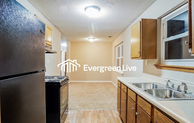 Building Photo - 541 Westchester Dr