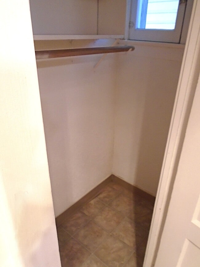 Building Photo - 435 Wilson St S