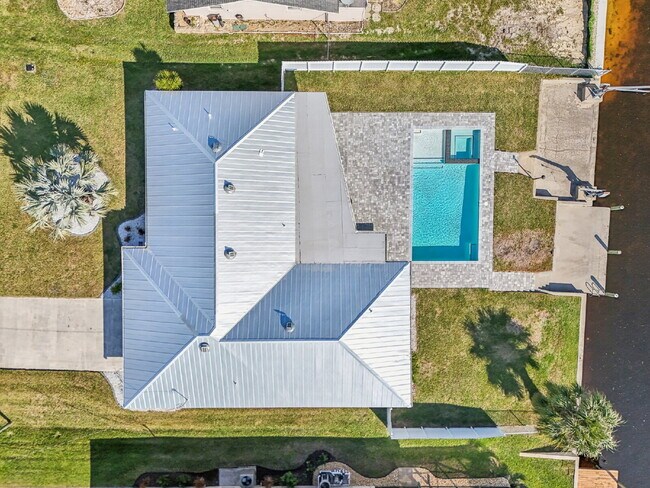 Building Photo - 3701 SE 17th Pl
