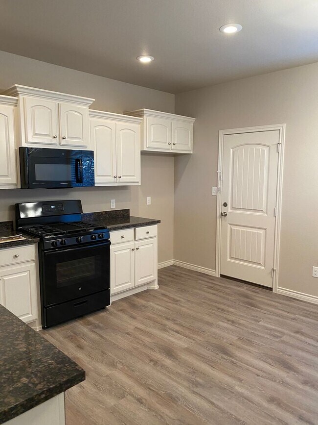 Building Photo - Beautiful Brand New Tim Roten Custom Brick...