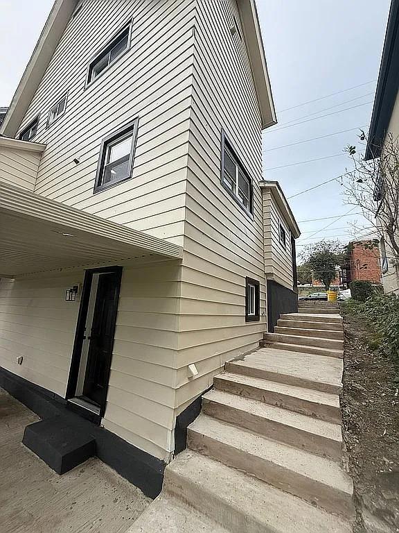 Building Photo - 1105 Quincy Ave