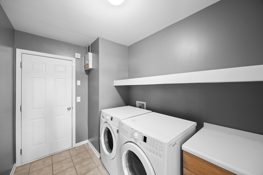 Building Photo - 2307 Harwood Hills Ln