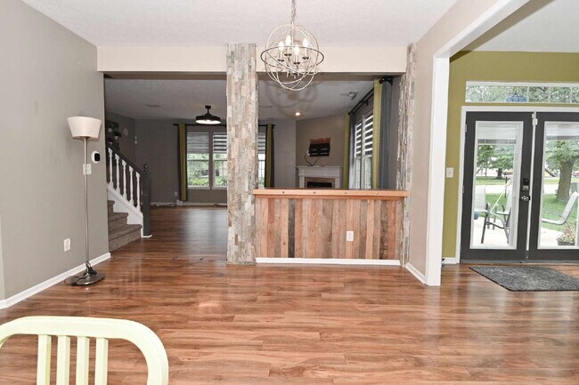 Building Photo - Spacious 4-Bedroom Haven with 2.5 Baths and Nearly 3,000 Sq Ft of Comfort in Indianapolis!