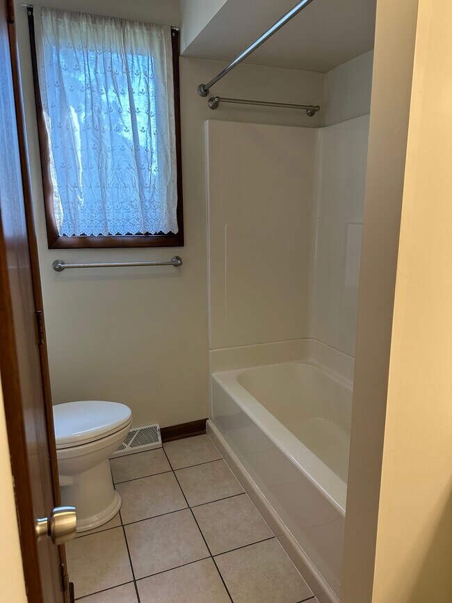 Bathroom view 2 - 706 Chicago St