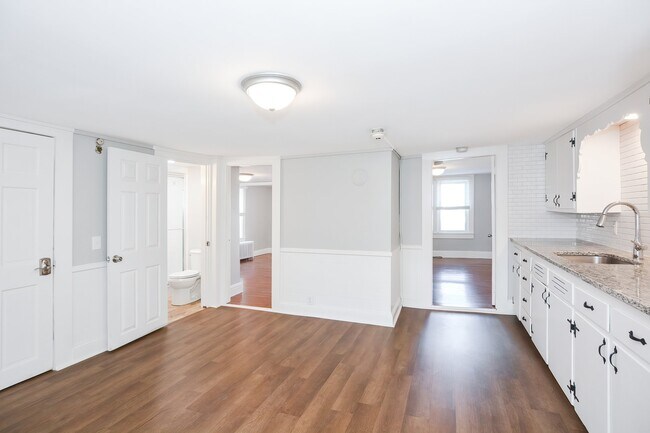 Building Photo - 39 Bourne St