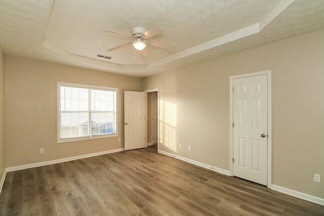 Building Photo - 7567 Winderemere Park