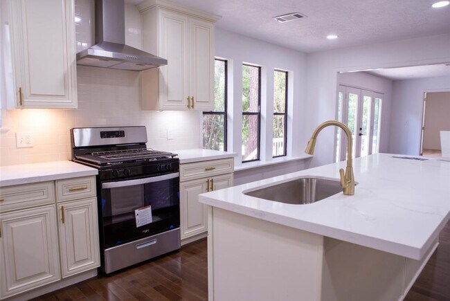 Building Photo - 1710 Hill Top Ln