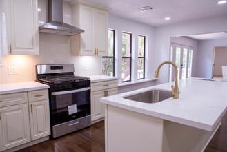 Building Photo - 1710 Hill Top Ln