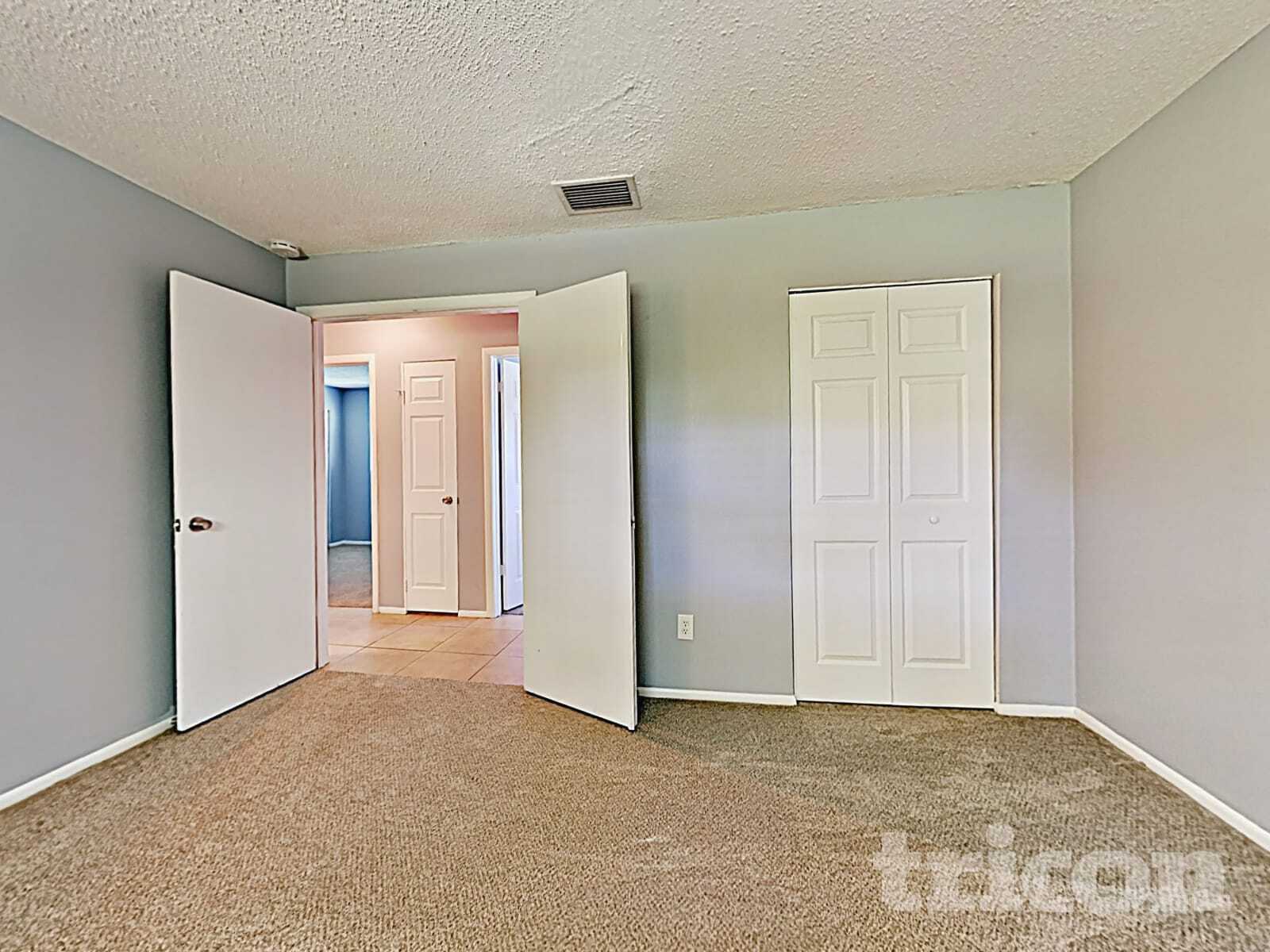 Building Photo - 1631 Spring Lake Dr