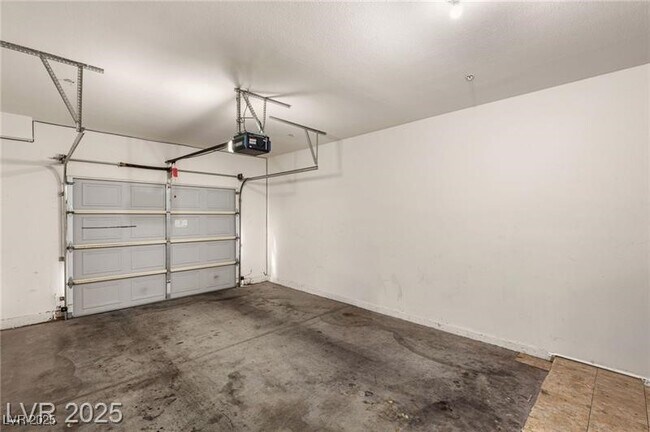 Building Photo - 5855 Valley Dr