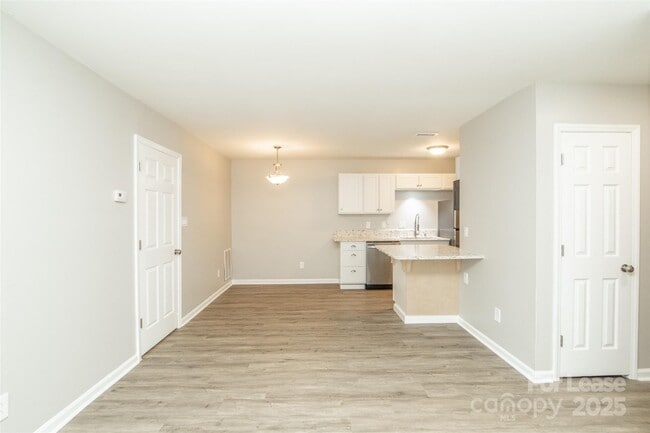 Building Photo - 10718 Blue Heron Dr