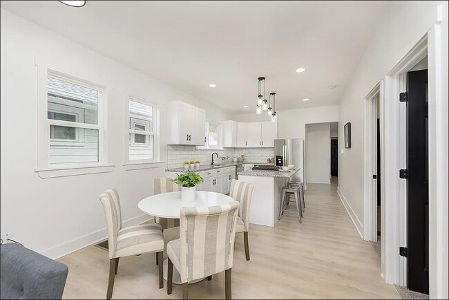 Building Photo - 1137 Saint Peter St