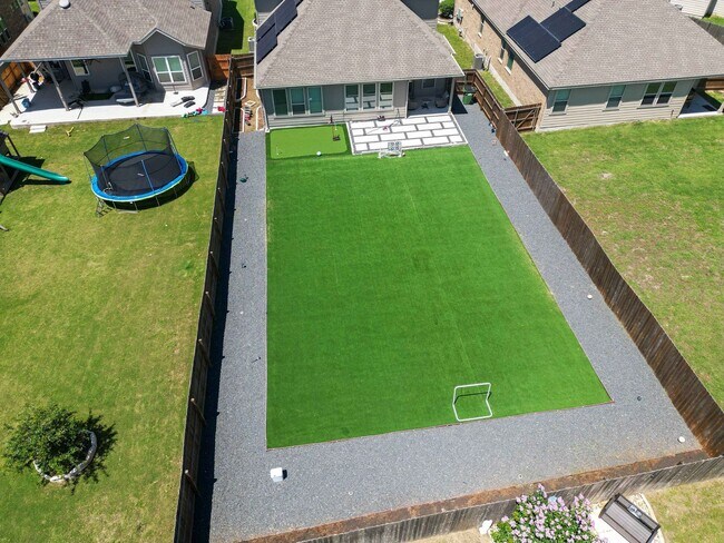 Building Photo - Welcome to your slice of paradise in Round...
