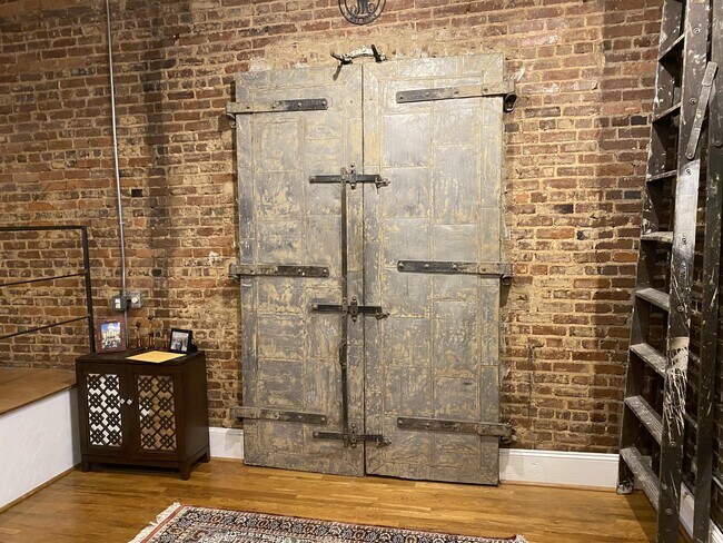 Building Photo - 215 Mitchell St SW