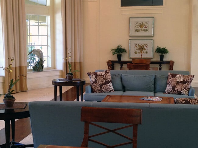 Building Photo - GOLF COURSE VIEW - FULLY UPGRADED WITH LAMINATE FLOORS & GRANITE COUNTERS