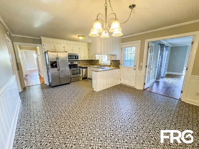 Building Photo - 113 Belmont Dr